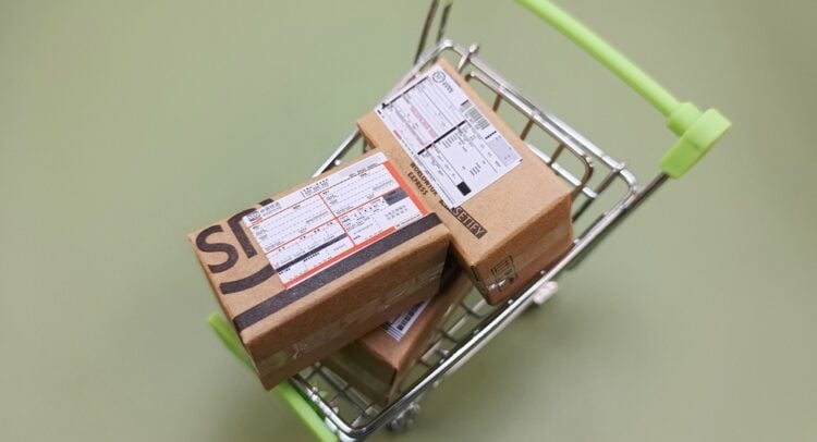 알리바바 vs 아마존... 2026년까지 더 높은 상승 여력 보이는 `강력 매수` 전자상거래 주식은?