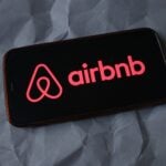 에어비앤비 고위 임원들, 수백만 달러 규모 자사주 매각