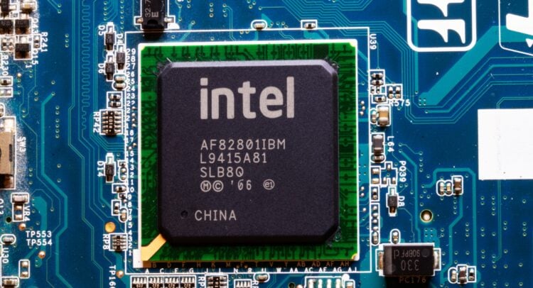 Early Word About Intel-based Handhelds Sends Intel Stock (NASDAQ:INTC) Rocketing Up