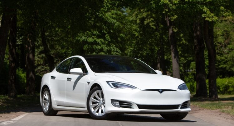 테슬라의 중국 판매 2025년 감소했지만 강세로 마무리