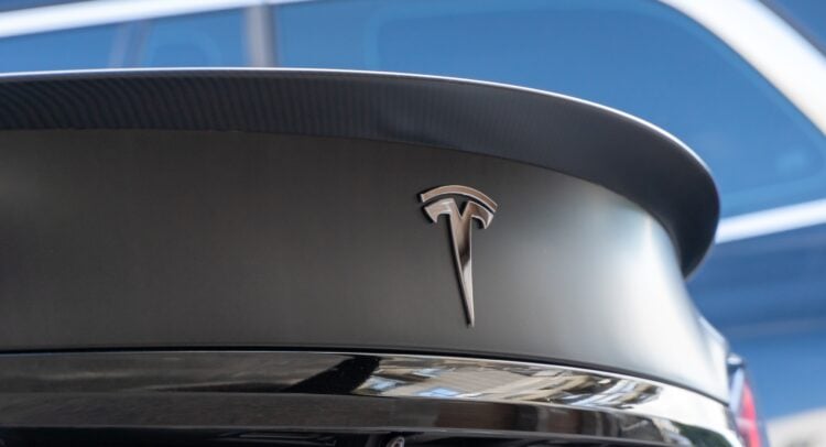 댄 아이브스, 부진한 인도량에도 테슬라 최고 목표주가 유지