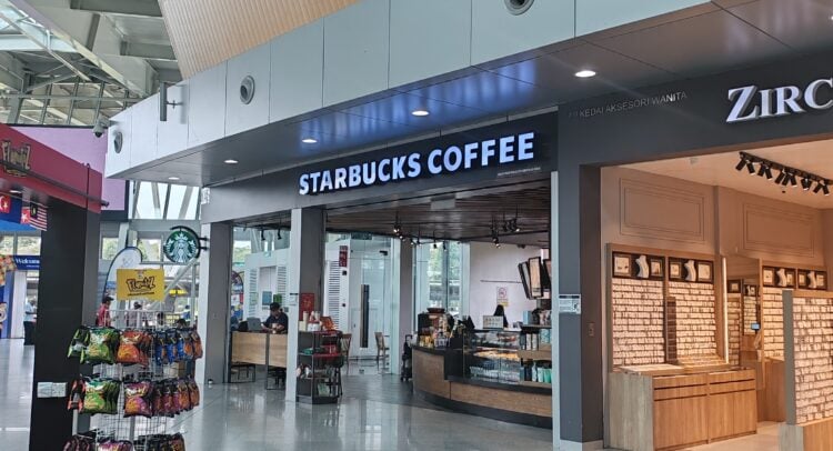 스타벅스, 새로운 컵 논란에도 주가 상승