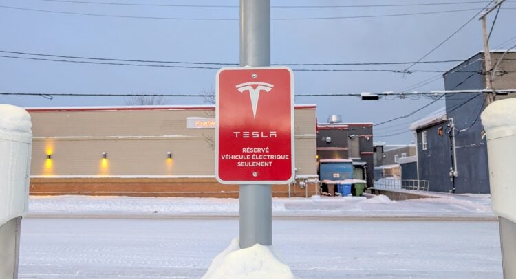 테슬라 주가 상승세... 사이버트럭 판매 급감에도 불구