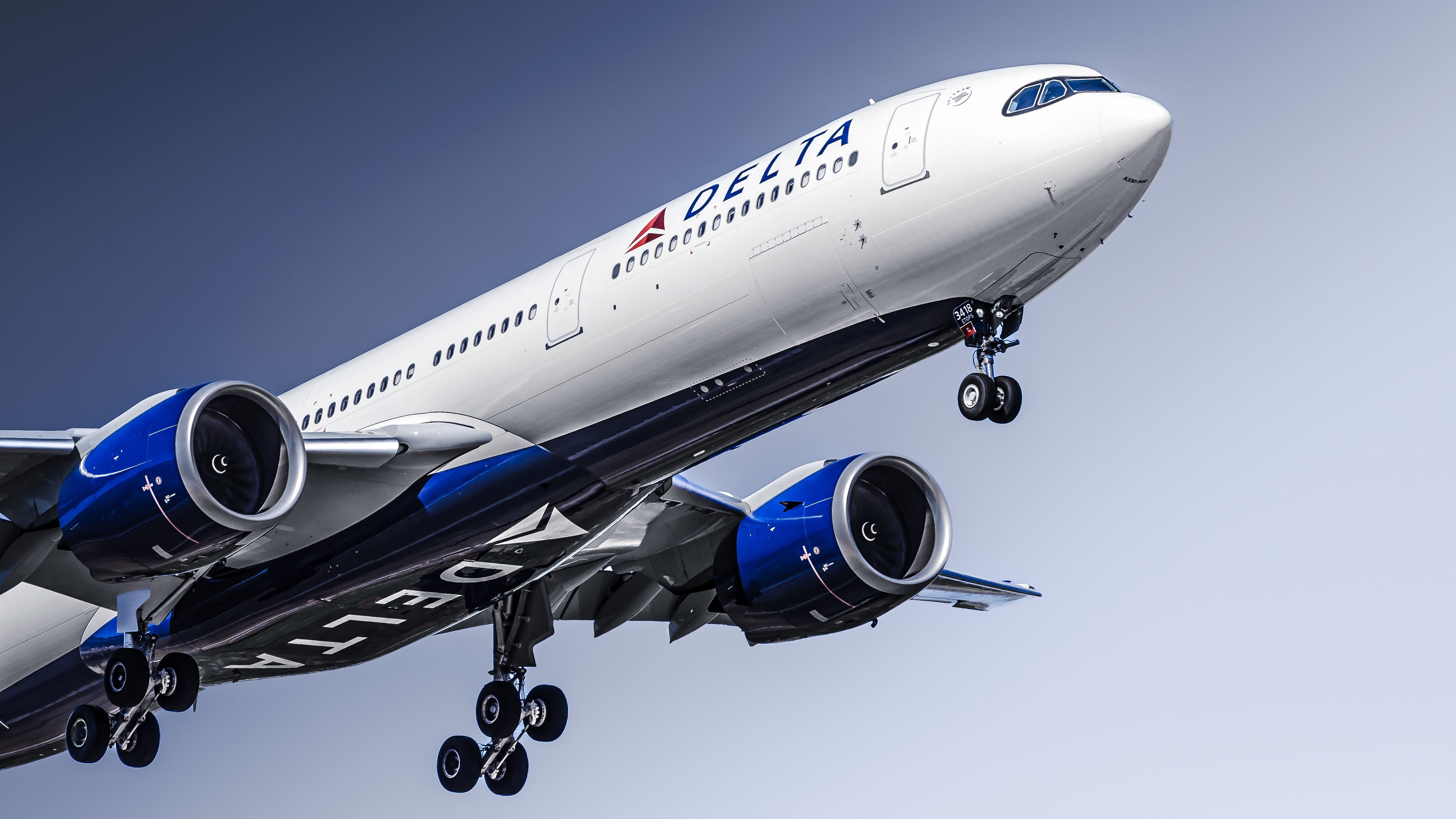 This Leading Airline Just Raised Its Dividend 15%