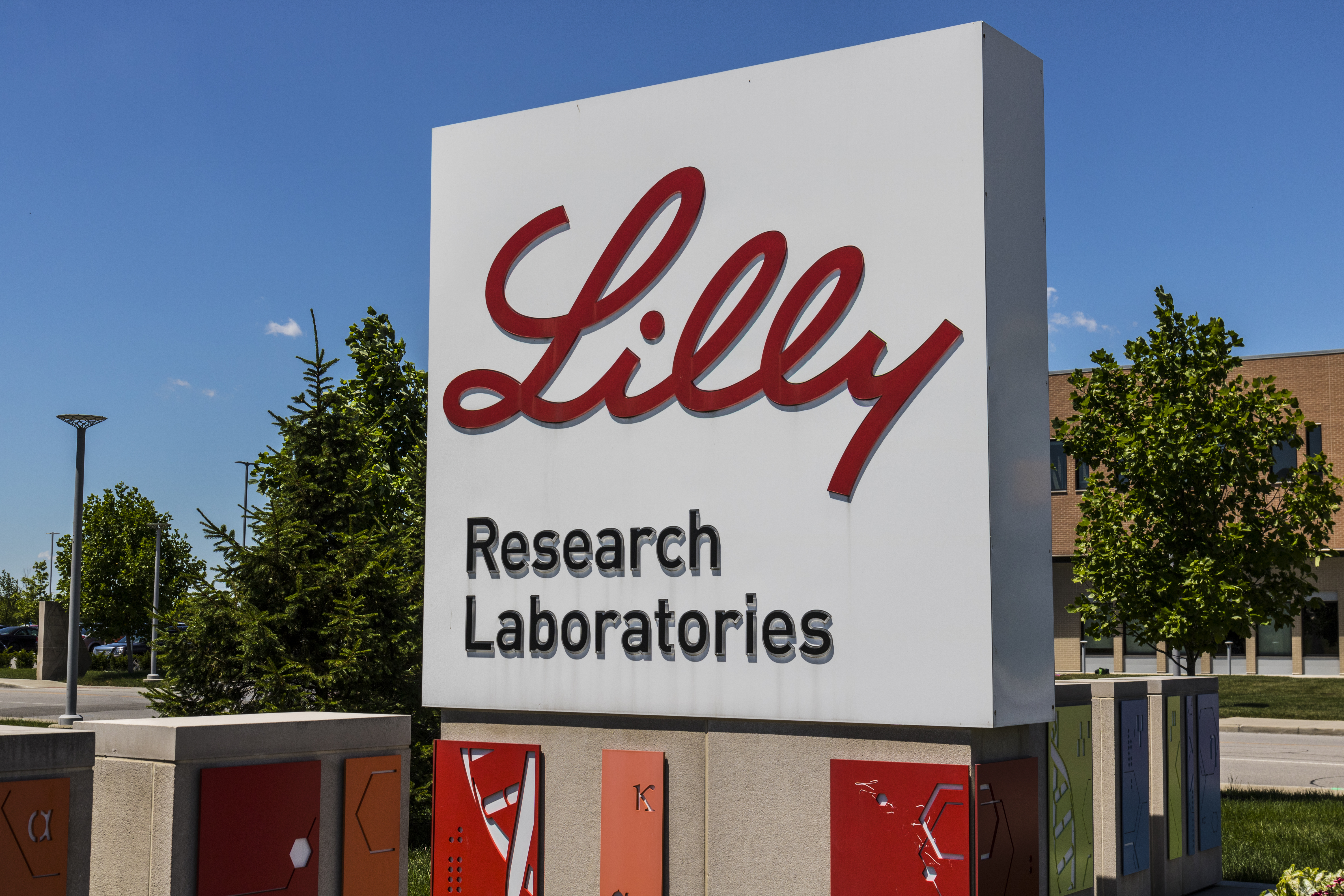 Eli Lilly (LLY) Opens Data Center to Smaller Biotech Firms as It Chases Drug Discoveries